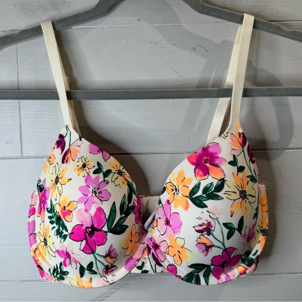 PINK Victoria's Secret Wear Everywhere Tshirt Lightly Lined Bra Size 32DD
